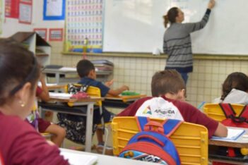 Alunos em sala de aula na rede de ensino de Aparecida de Goiânia