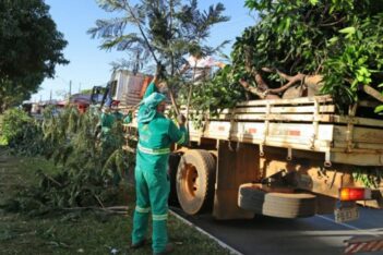 Limpeza urbana realizada em Aparecida de Goiânia