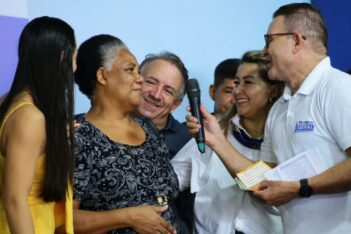 Moradores falando ao Balanço Geral durante o evento