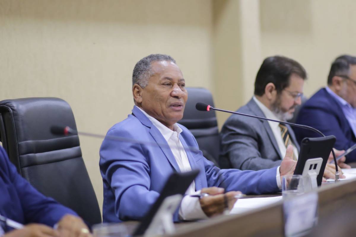 Aldivo Araújo em reunião com vereadores de Aparecida de Goiânia