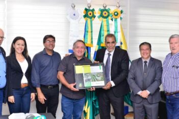 Reunião de Nasser Sahim com Vilmar Mariano e membros da gestão