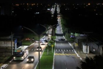 Avenida Guyraupiá, con iluminação em LED