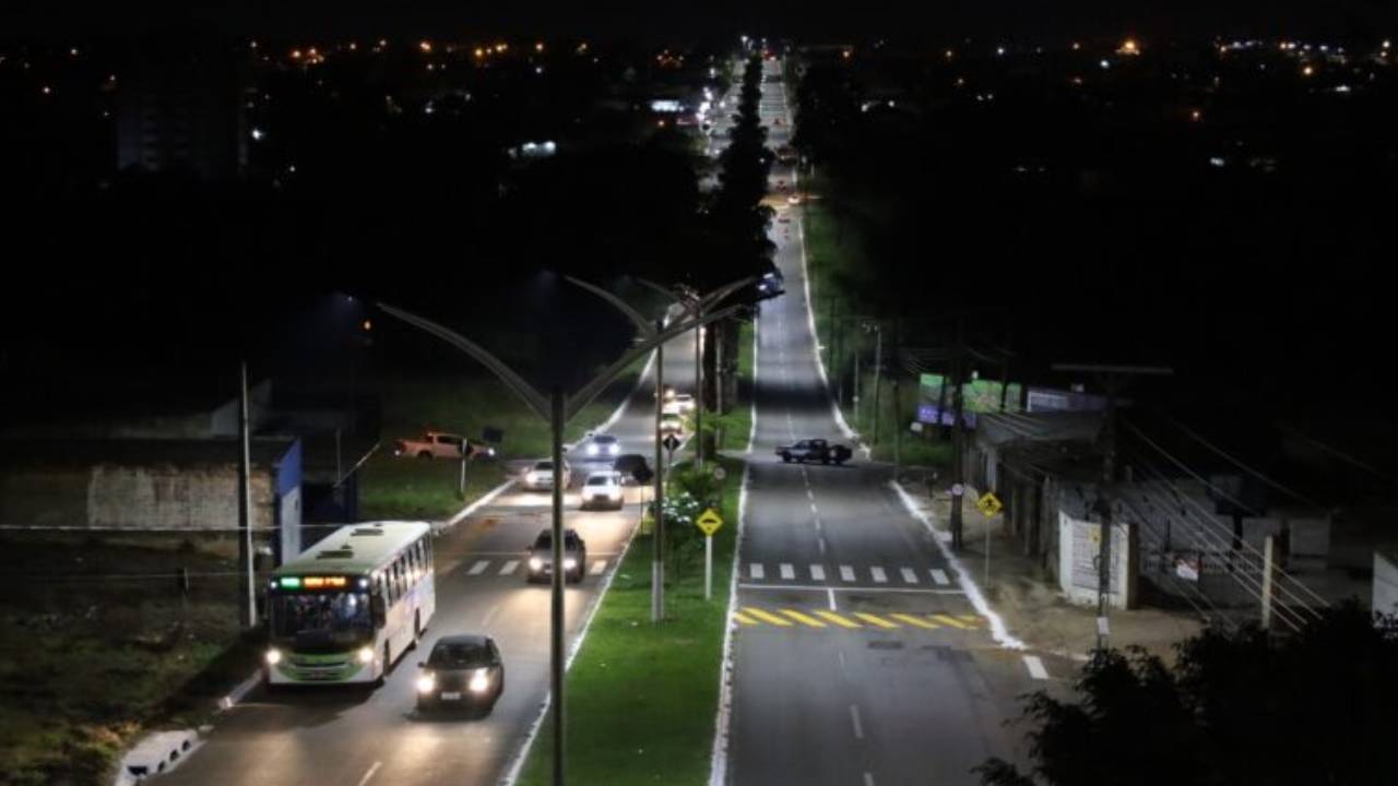 Avenida Guyraupiá, con iluminação em LED