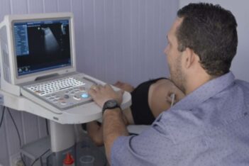 Gestante sendo examinada em Aparecida de Goiânia