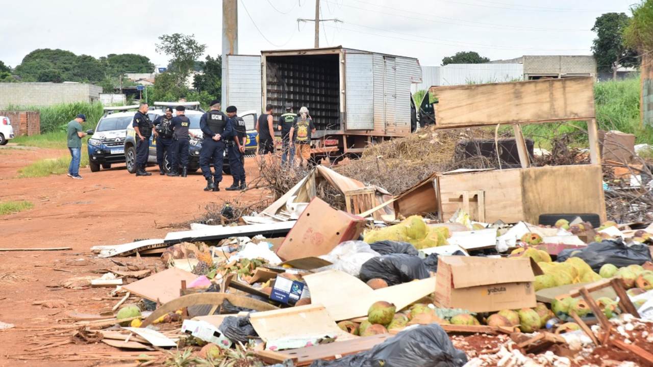 Ruas sujas em Aparecida de Goiânia